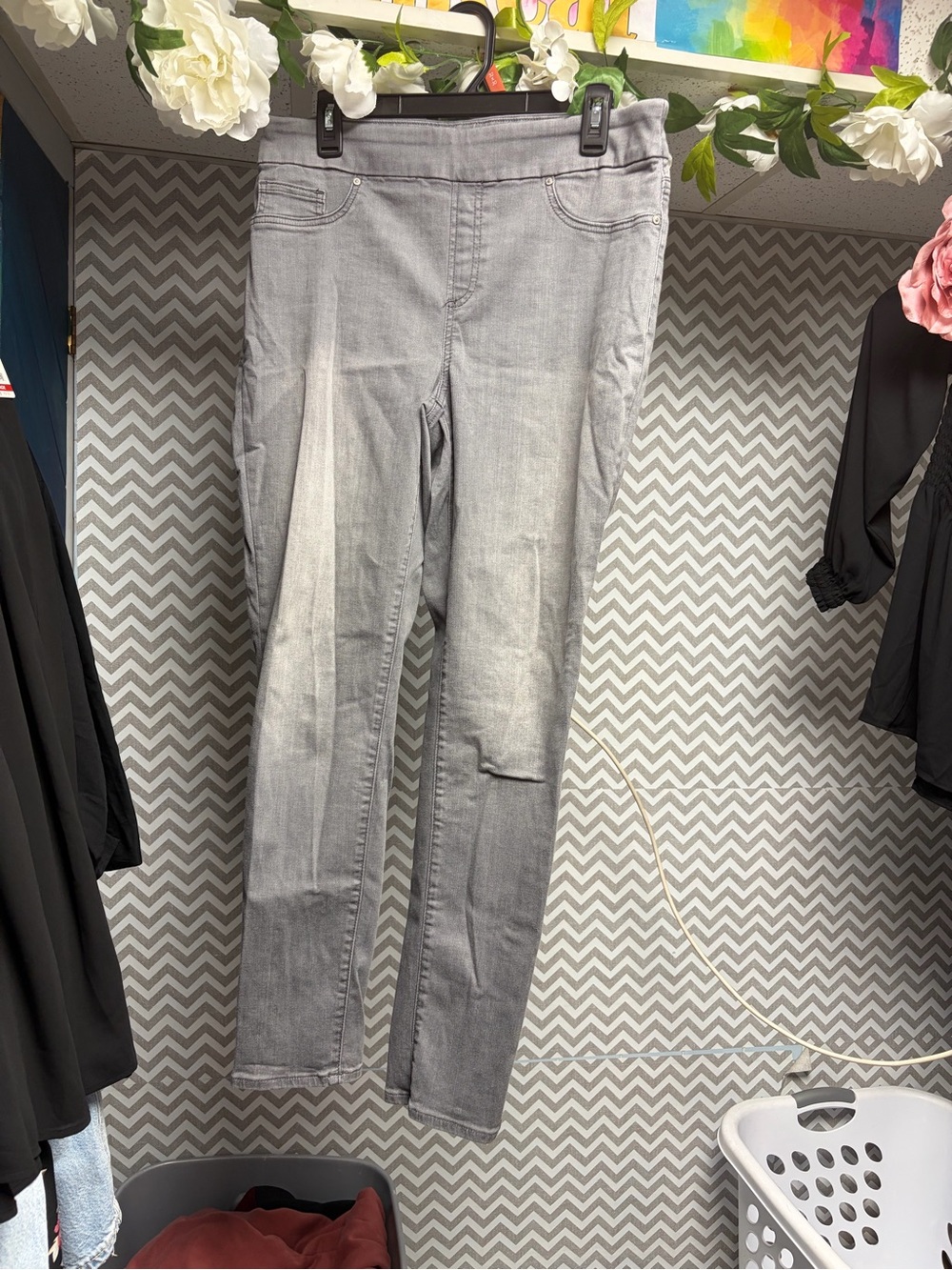 Chicos Gray Women's Stretch Jeggings - chicos 1R or size 8
